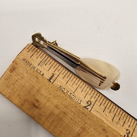 Vintage Mandolin or Lute Brooch Mother of Pearl & Brass, Nylon Strings Music Pin - Picture 7 of 7